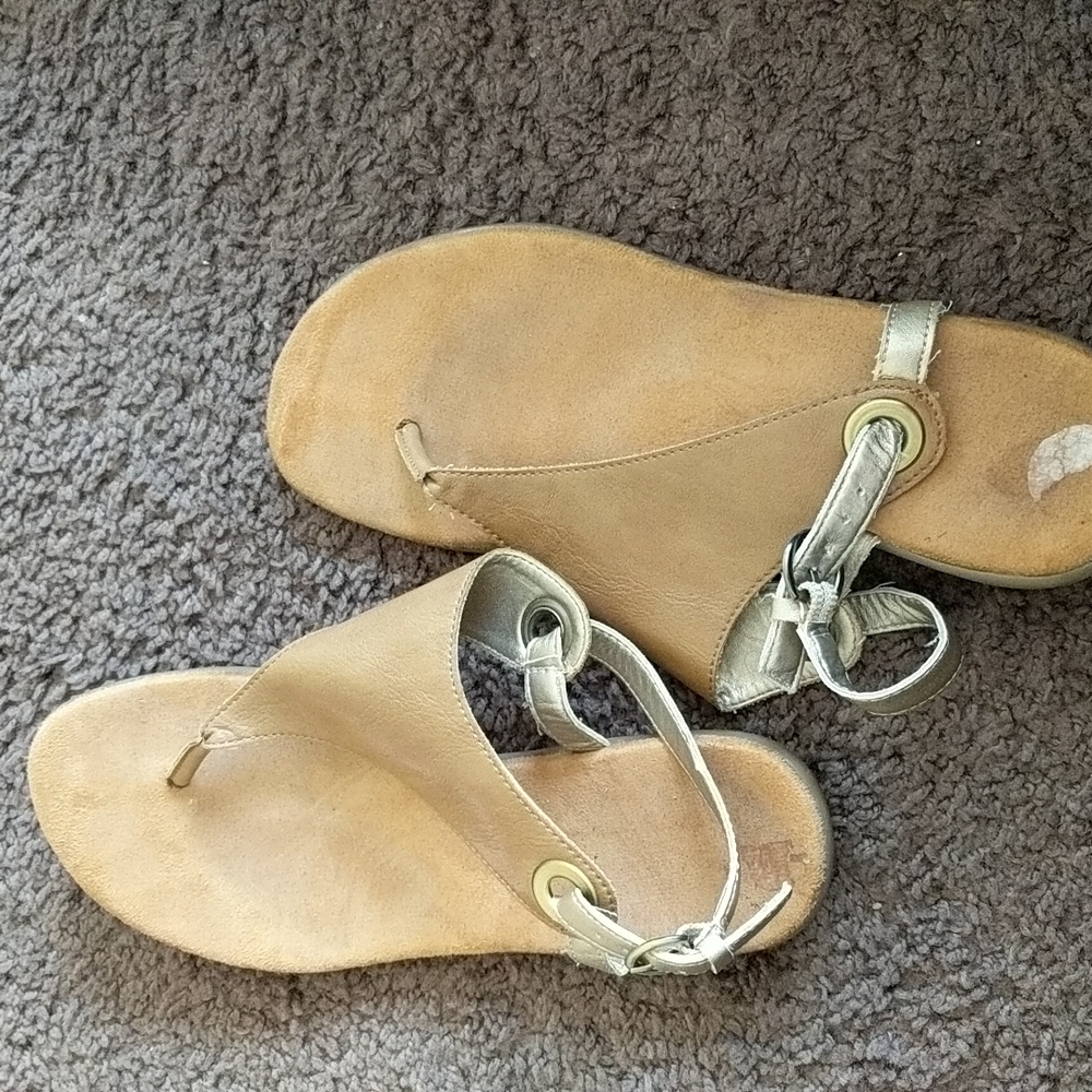 Tan/ light brown sandal size 7 1/2